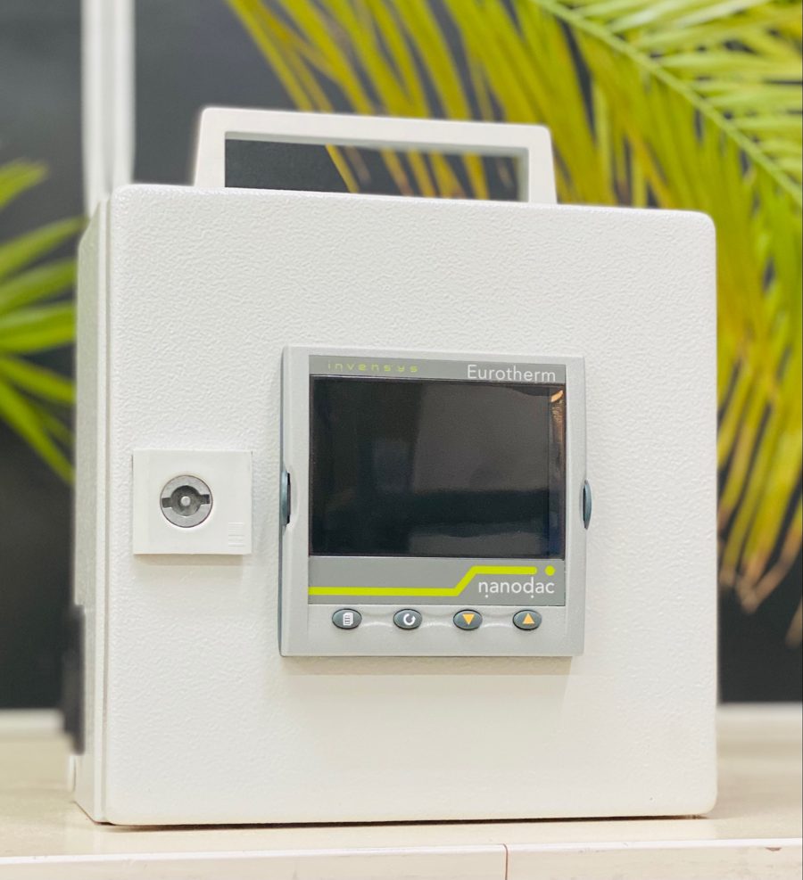 Eurotherm nanodac als Schreiber und Regler im Tischgehäuse mit Tragegriff, gebaut von Rihatec