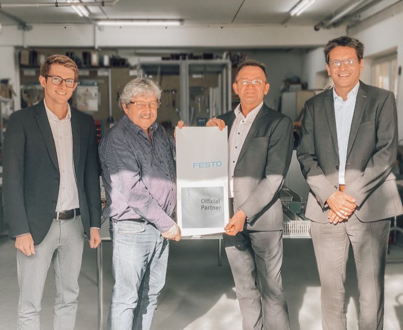 Übergabe der Festo-Official-Partner-Urkunde in der Rihatec-Werkstatt in Kirchheim bei München